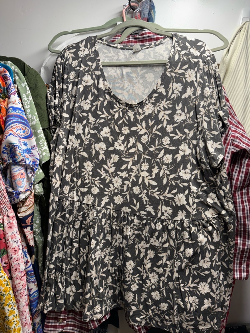 Old Navy Gray Floral Peplum Tunic